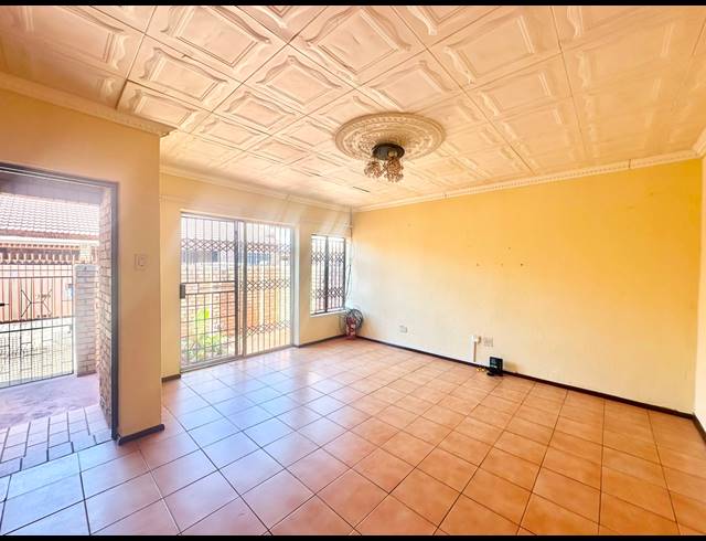 2 BEDROOM TOWNHOUSE FOR SALE IN PENINA PARK
